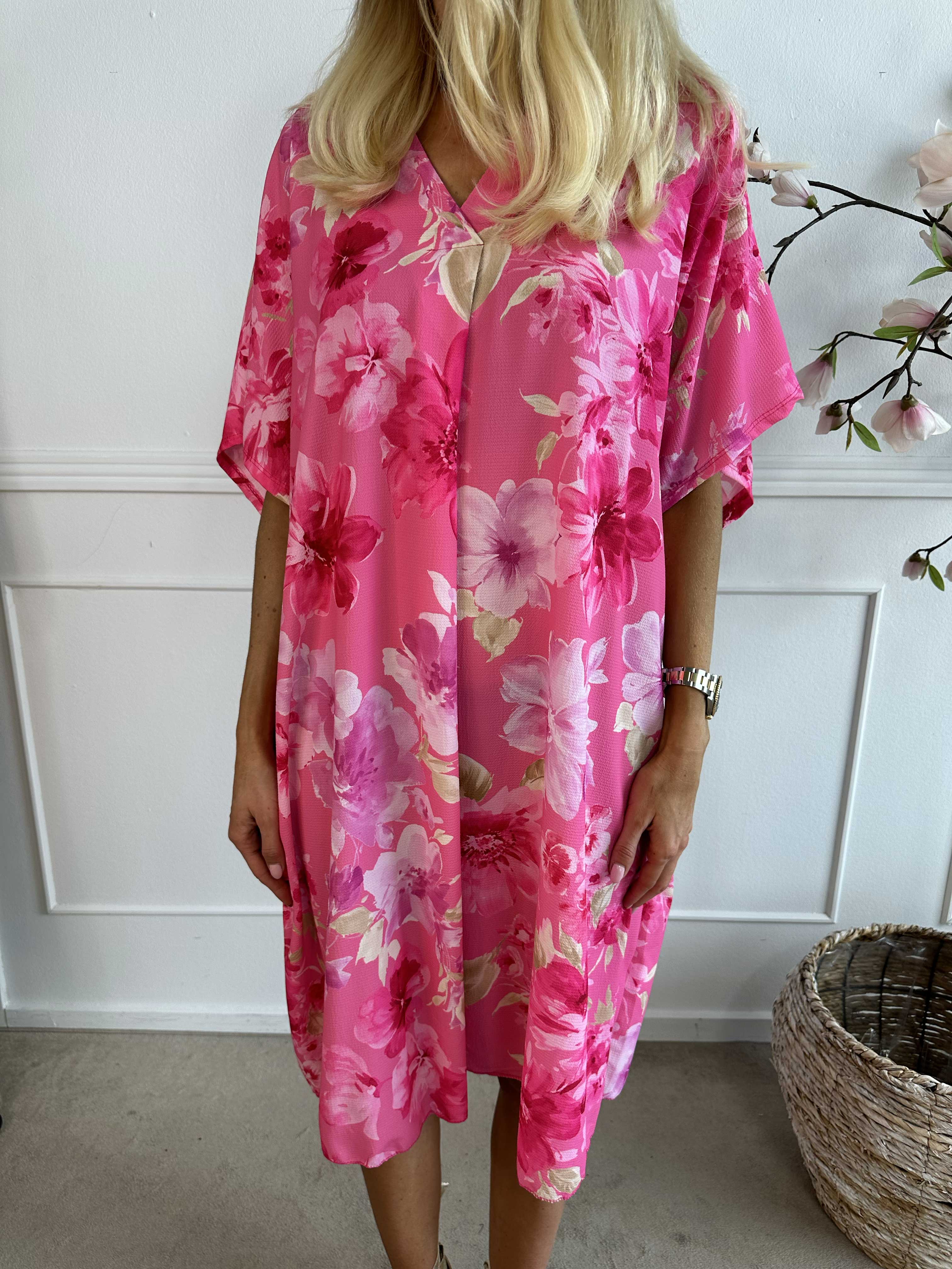 Mallie - Skjortekjole med blomsterprint med v-udskæring